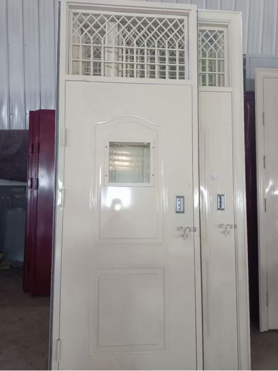 沙依巴克学校教室门 沙依巴克学校教室门