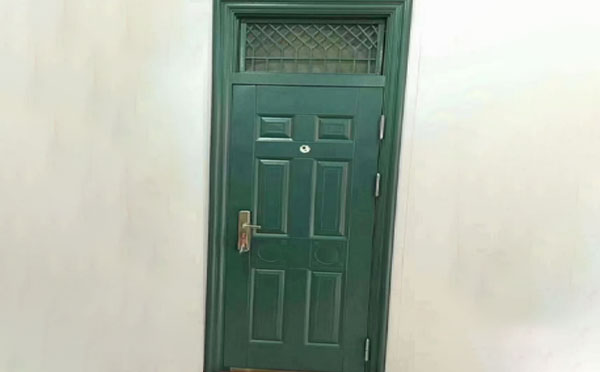 沙依巴克学校教室门