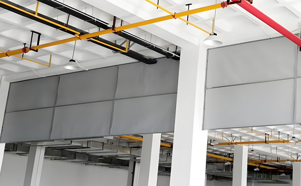 商场防烟分区常闭节点：沙依巴克挡烟垂壁高度与控制器接线图解