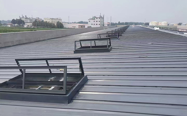 某中学室内体育馆沙依巴克排烟窗改造项目