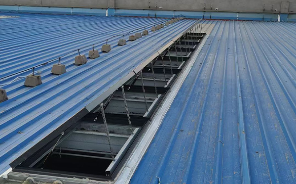 某城市大型商业综合体中庭沙依巴克排烟窗工程